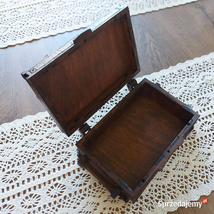 Drewniana Szkatułka z Rumiankami Tworkowa