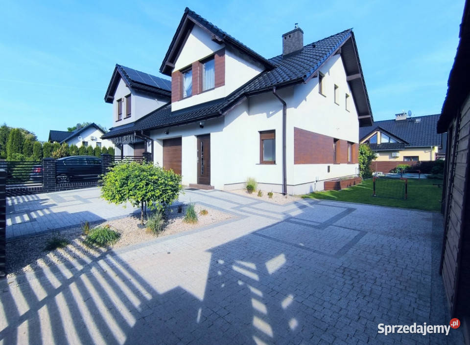 Nowoczesny bliźniak z ogrodem tarasem i basenem dolnośląskie Obora