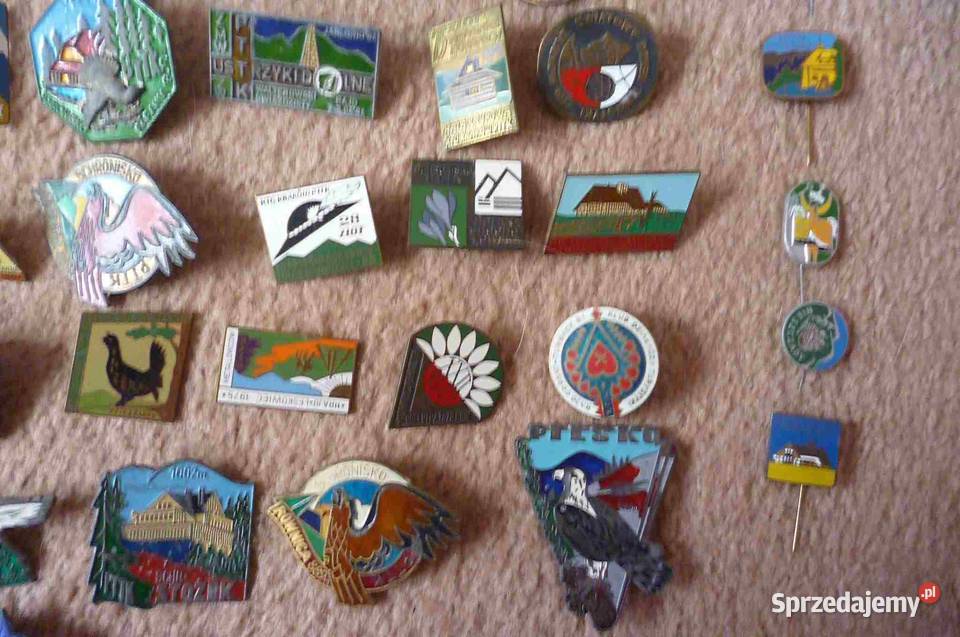 ZESTAW ODZNAK PTTK STARE I INNE 82 Kraków sprzedam