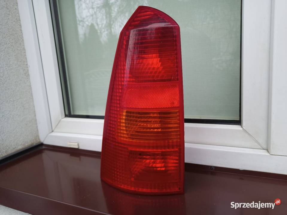 Ford Focus MK1 I kombi lampa tył tylna lewa Sieradz