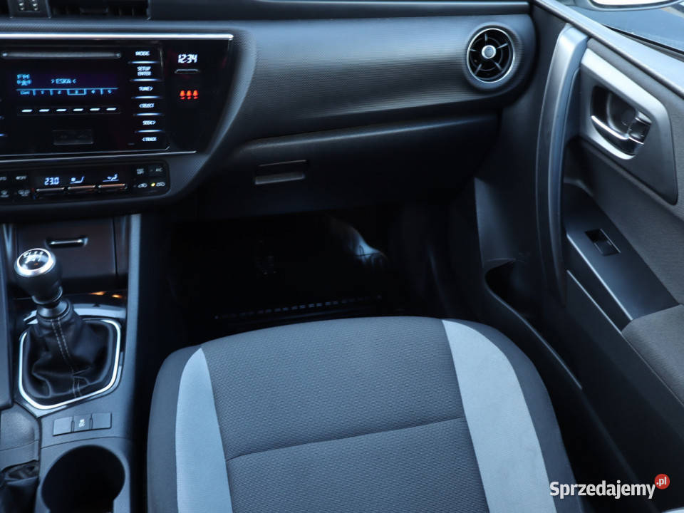 Toyota Auris 13 Dual VVTi Rok produkcji 2015 Auris