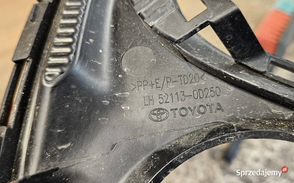 TOYOTA YARIS IV 4 KRATKA HALOGENU LEWA PRZÓD Międzychód