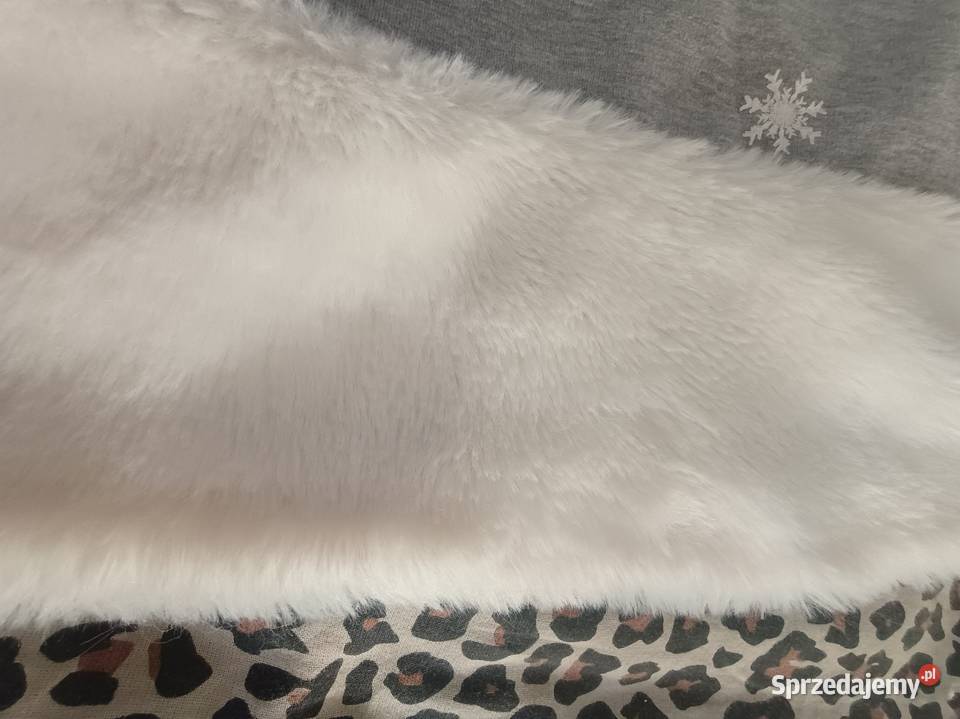 Świąteczna szara sukienka dziewczynki z napisem Strzelce Krajeńskie