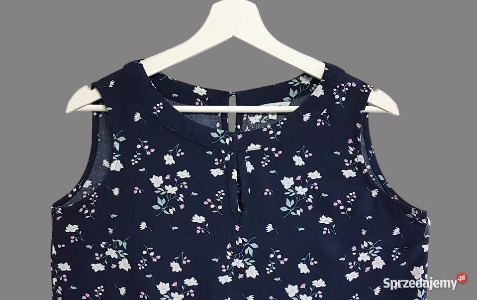 Damska bluzka granatowa w kwiaty na ramiączkach Chrzanów