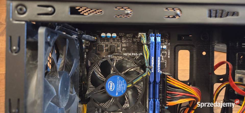 Komputer stacjonarny z monitorem i Win 10 Home