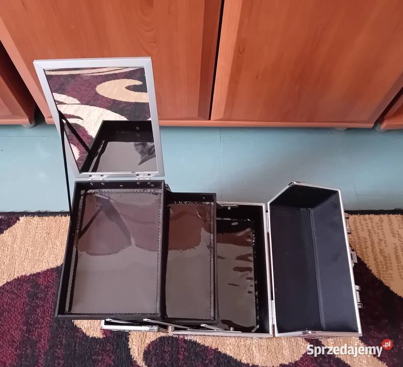 Kuferek na kosmetyki sprzedam