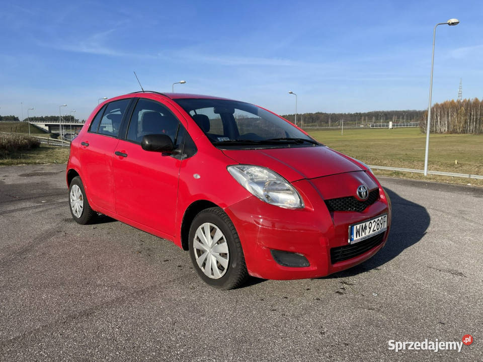 Toyota Yaris 10 Benzyna 2011r Lift Z Sprawną nieuszkodzony Warszawa sprzedam