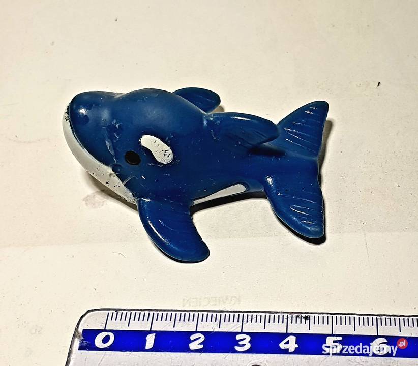 Zabawki figurki z bajek mors miś toster delfin