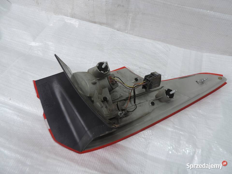 FORD FOCUS MK3 LIFT KOMBI LAMPA PRAWA TYŁ osobowe kujawsko-pomorskie