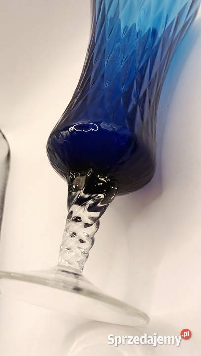 Wazon szkło kobaltowe skręcona nóżka Porcelana i szkło