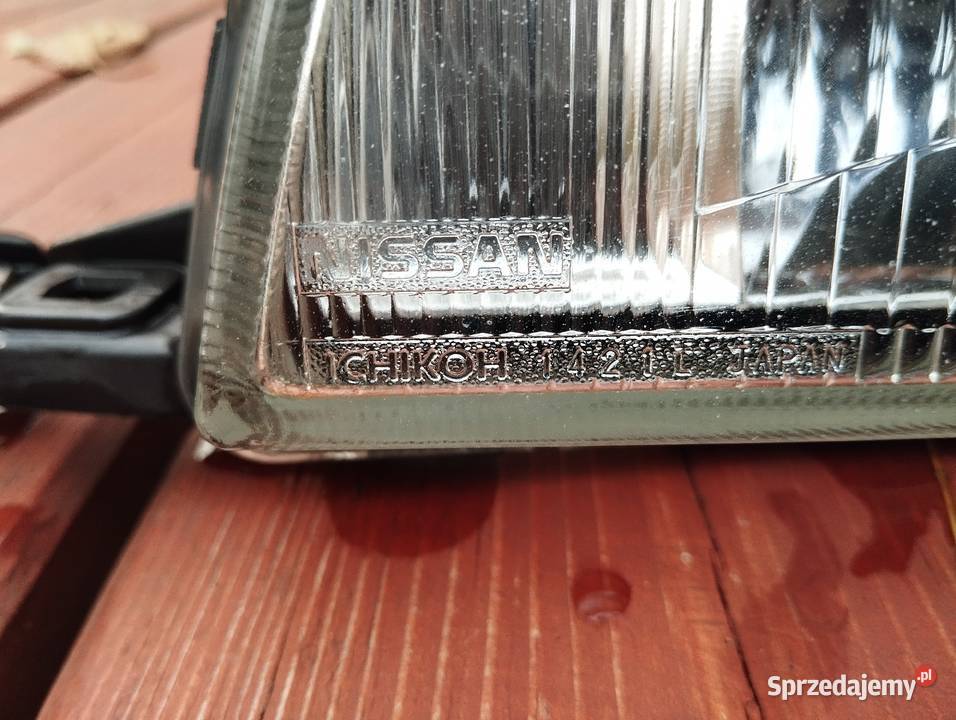 Lampa przednia lewa prawa Nissan Primera P10 osobowe Lampy przednie Łódź