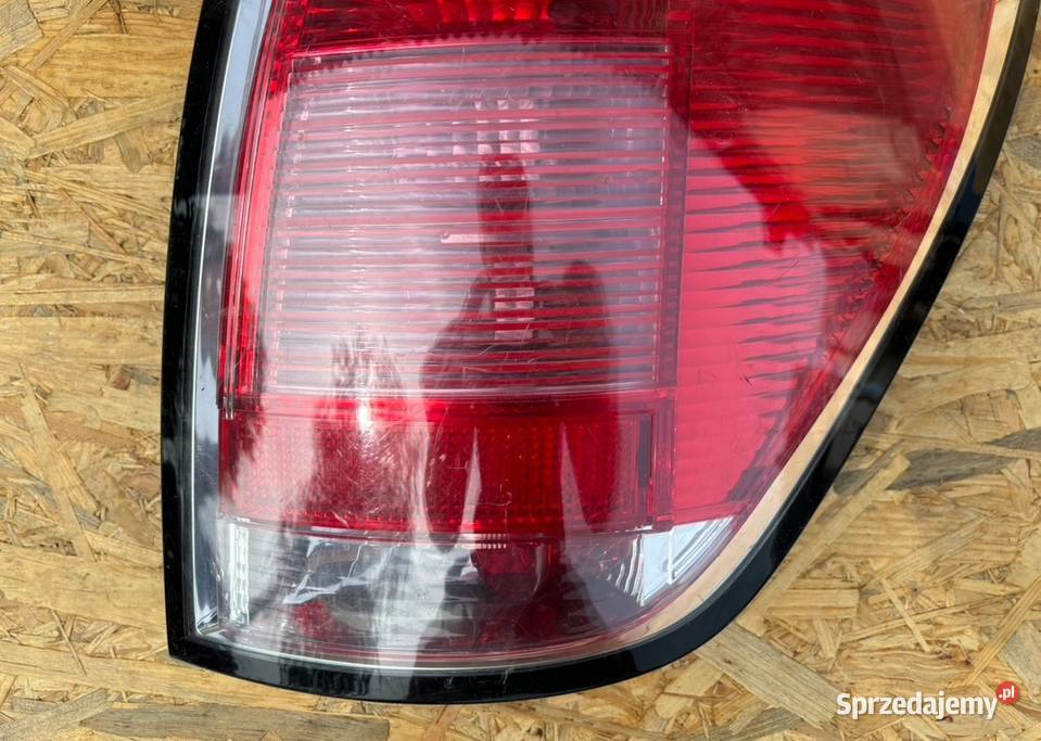 LAMPA PRAWA TYLNA OPEL ASTRA H 3 III KOMBI osobowe Międzychód