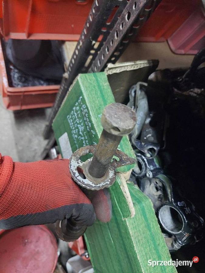 Suzuki DR 600 oś tylna ośka dr600 dr 650 dr650 Jelenia Góra