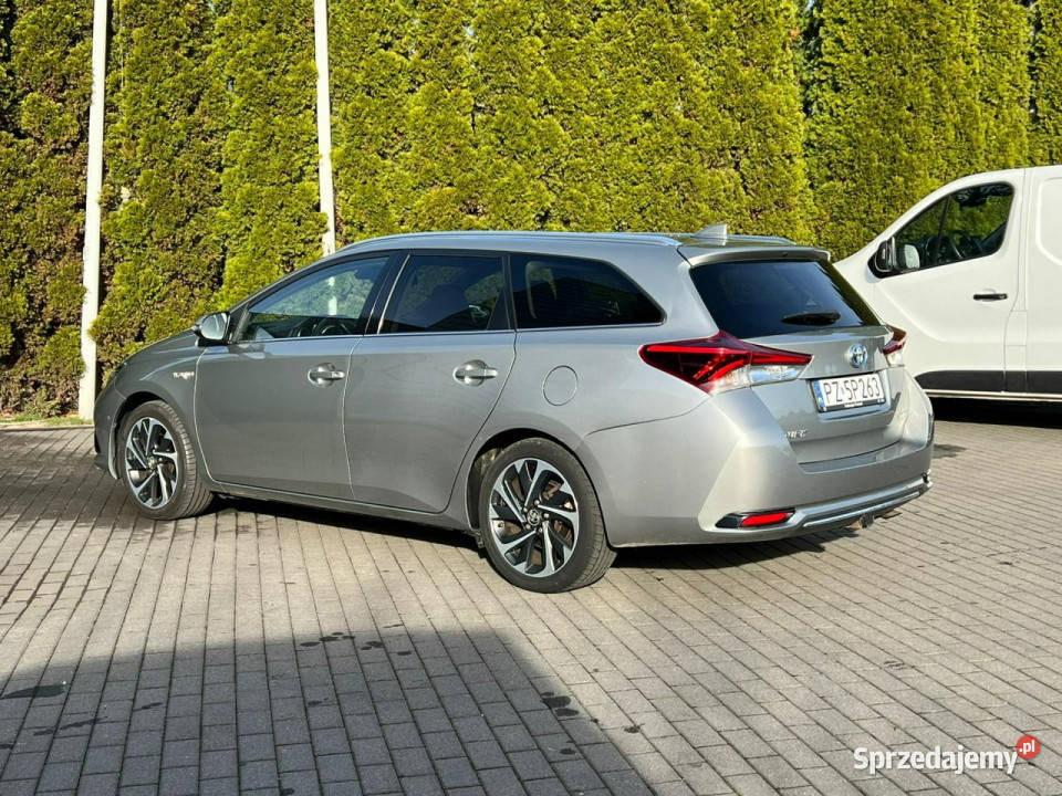 Toyota Auris Hybrid Grzane fotele Kamera Hak II światła przeciwmgielne Baranowo