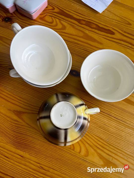 Filiżanki fajansowe żółtoczarne vintage niedrogo żółty