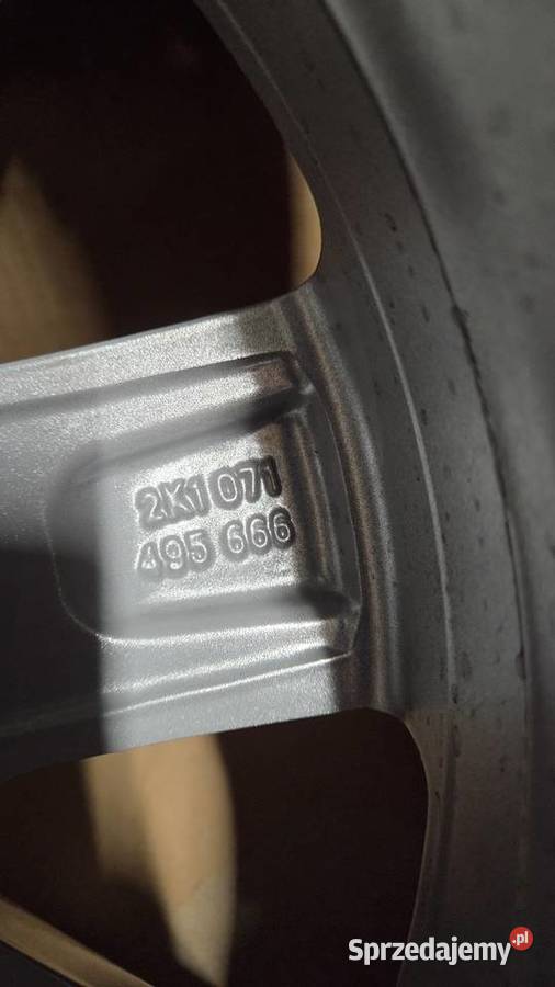 Volkswagen VW Golf Passat nowa felga OEM Średnica 15" Wrocław sprzedam