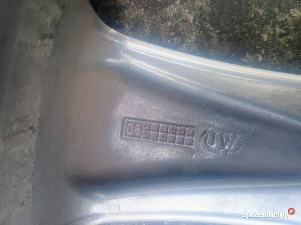 Komplet felg z oponami marki Pirelli do Skalbmierz