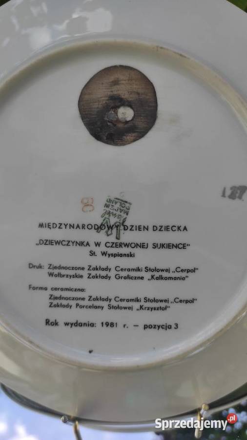 WAWEL DZIEWCZYNKA W CZERWONEJ SUKIENCE STAW Pabianice