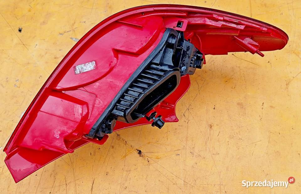 PEUGEOT 207 LIFT LAMPA PRAWA TYLNA TYŁ