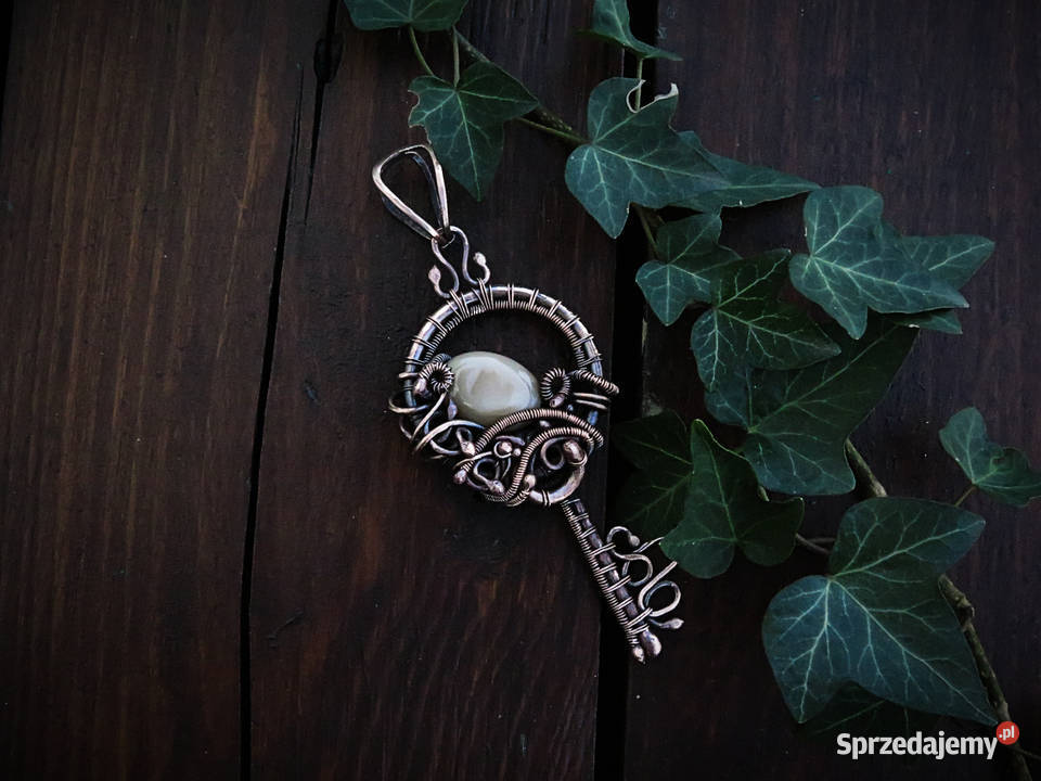 Wisiorek klucz miedź rękodzieło kamienie małopolskie