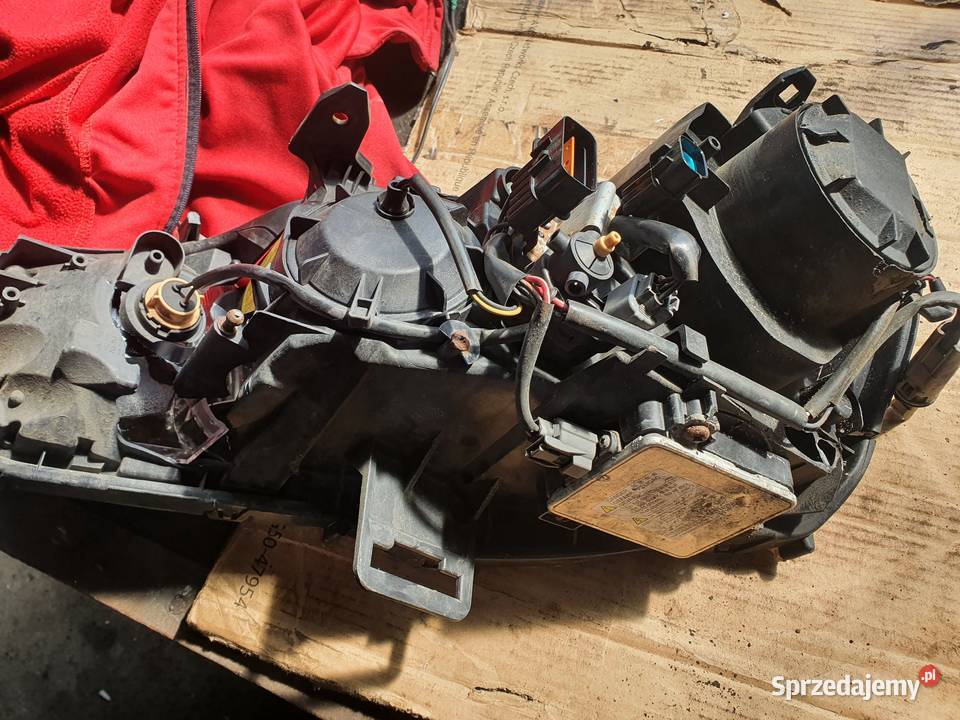 Lampa mitsubishi lancer bi xenon sprawna sprzedam