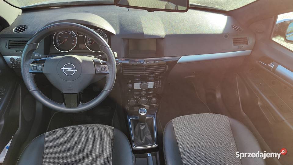 Opel Astra Twin Top 18 BENZ 140 cabrio 140KM Radom sprzedam