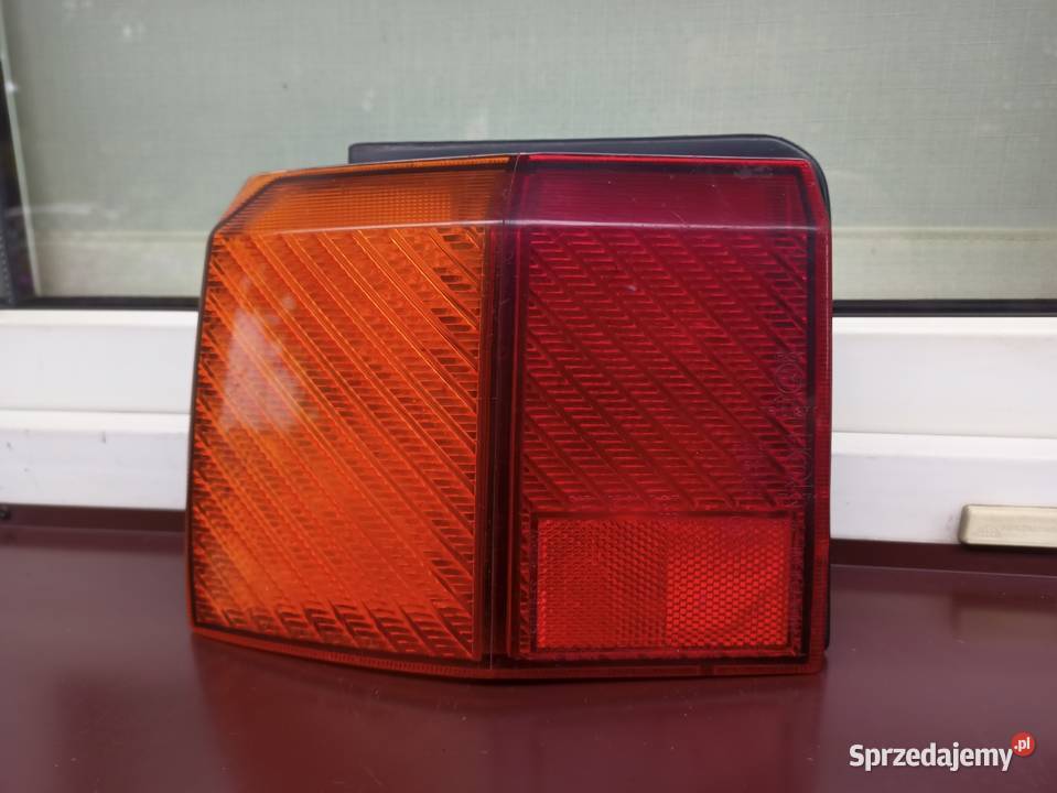 Nissan Sunny B11 Kombi Traveller lampa tył tylna lampy tylne Sieradz
