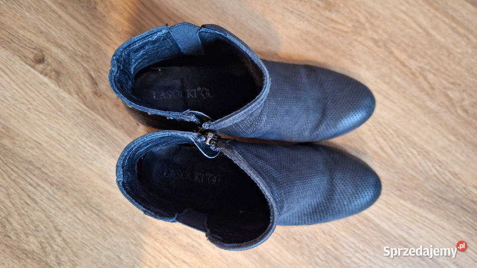 Skórzane botki z ćwiekami Lasocki czarne 40 sprzedam