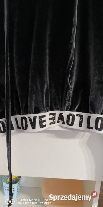 Damska bluza z kapturem skracana Moszczenica