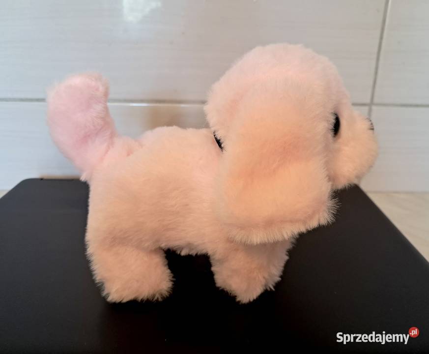 Zabawka mięciutki piesek na baterie chodzi