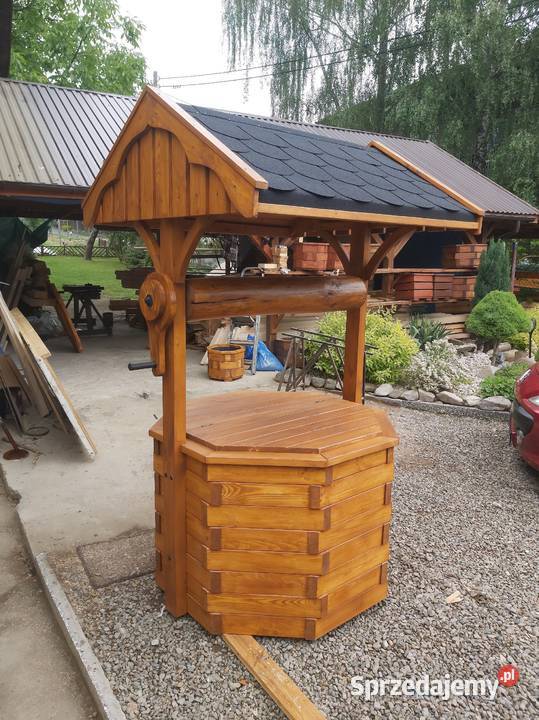 Drewniana obudowa studni Jasło