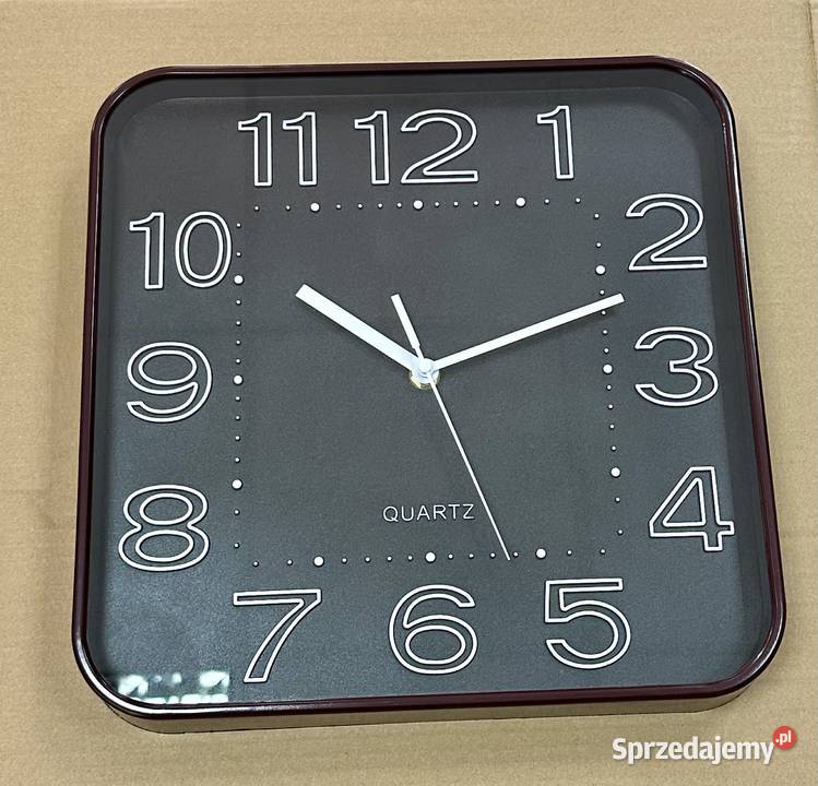 Zegar ścienny brązowy z czarną tarczą sprzedam