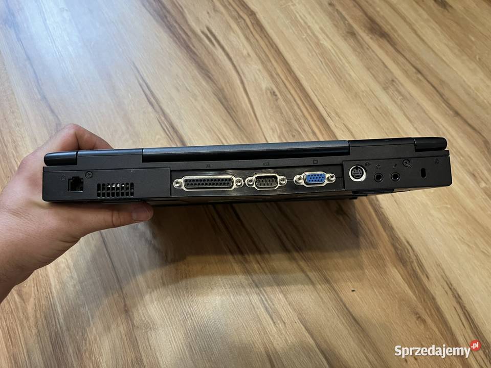 Stary laptop Fujitsu Siemens Amilo M6100 Brzana