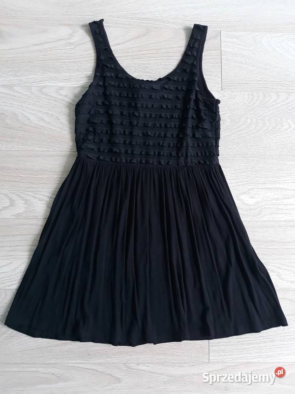 Czarna zwiewna sukienka z falbankami Kraków