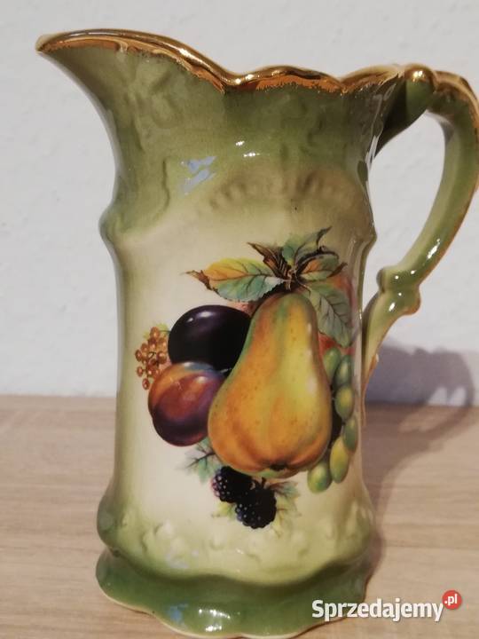 Porcelanowy dzbanek z uchem w owice