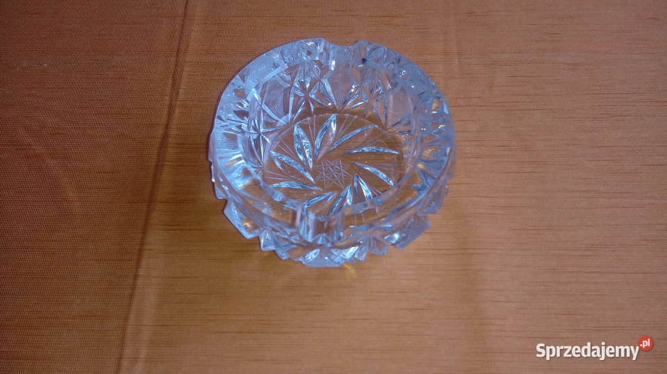 Popielniczka okragła kryształowa o średnicy 13