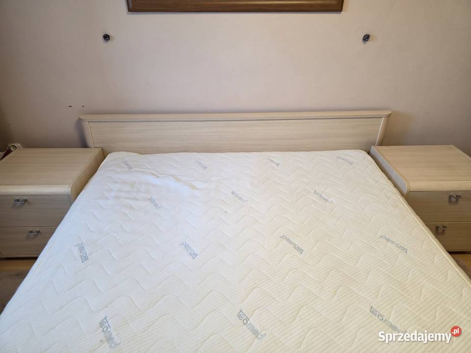 Łóżko sypialniane 160x200 z szafkami i materacem sprzedam