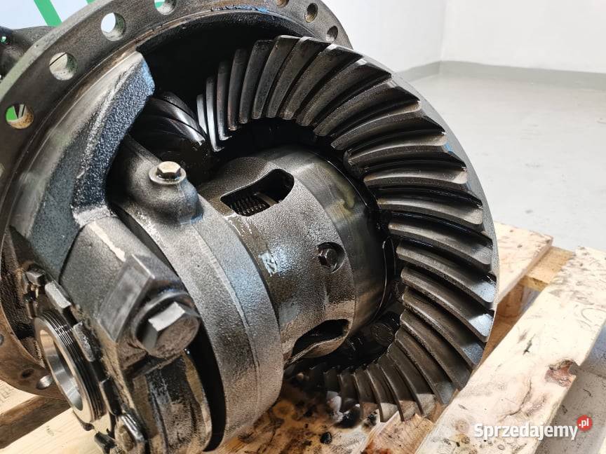 Środek mostu Claas Xerion 3800 Pozostałe Wilkowo