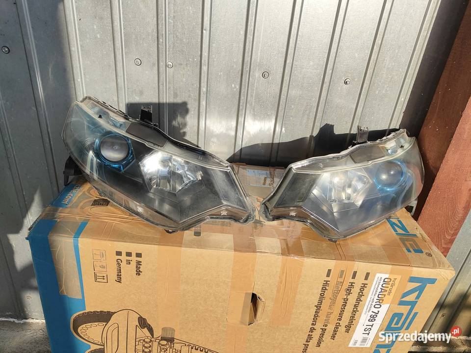 Lampy przednie Honda Insight 2010 Lampy przednie Tłuszcz sprzedam