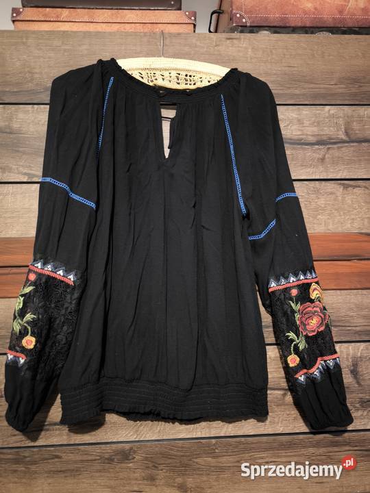 Folkowa haftowana bluzka koronka Desigual czarny Borkowo