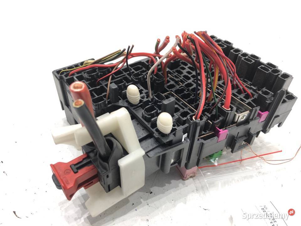 SKRZYNKA BEZPIECZNIKÓW VW GOLF VII Kombi 20 150 Skrzynki bezpieczników