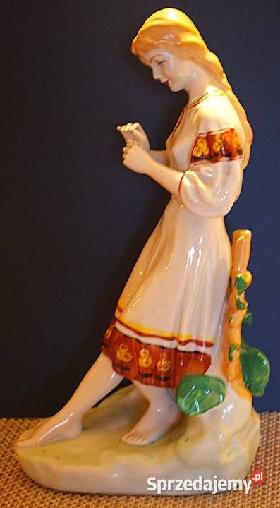 Dziewczyna wróżąca z płatków figurka porcelanowa Chełmno sprzedam