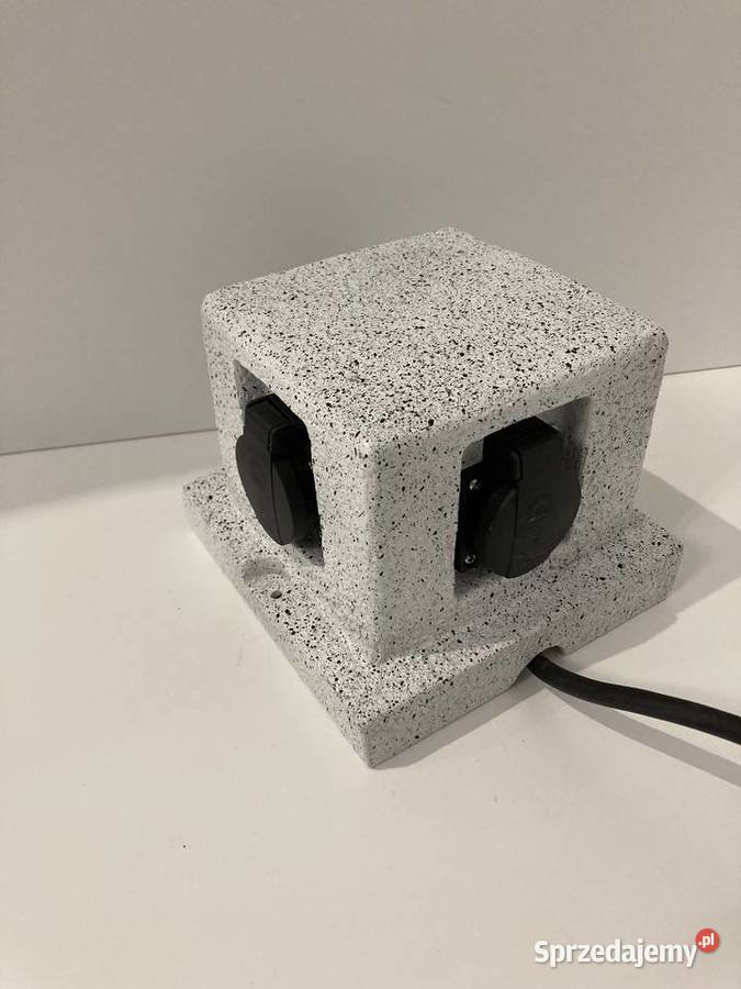 Gniazdo ogrodowe kwadratowe o wyglądzie kamienia Rokietnica