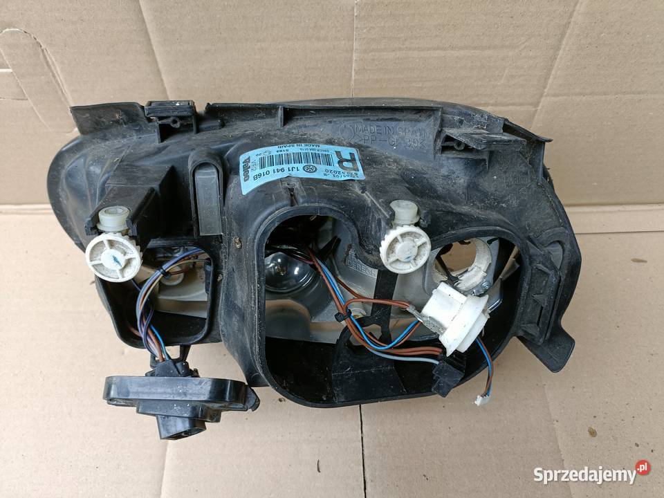 VW Golf IV 4 9706 REFLEKTOR LAMPA PRAWA PRZEDNIA Drezdenko