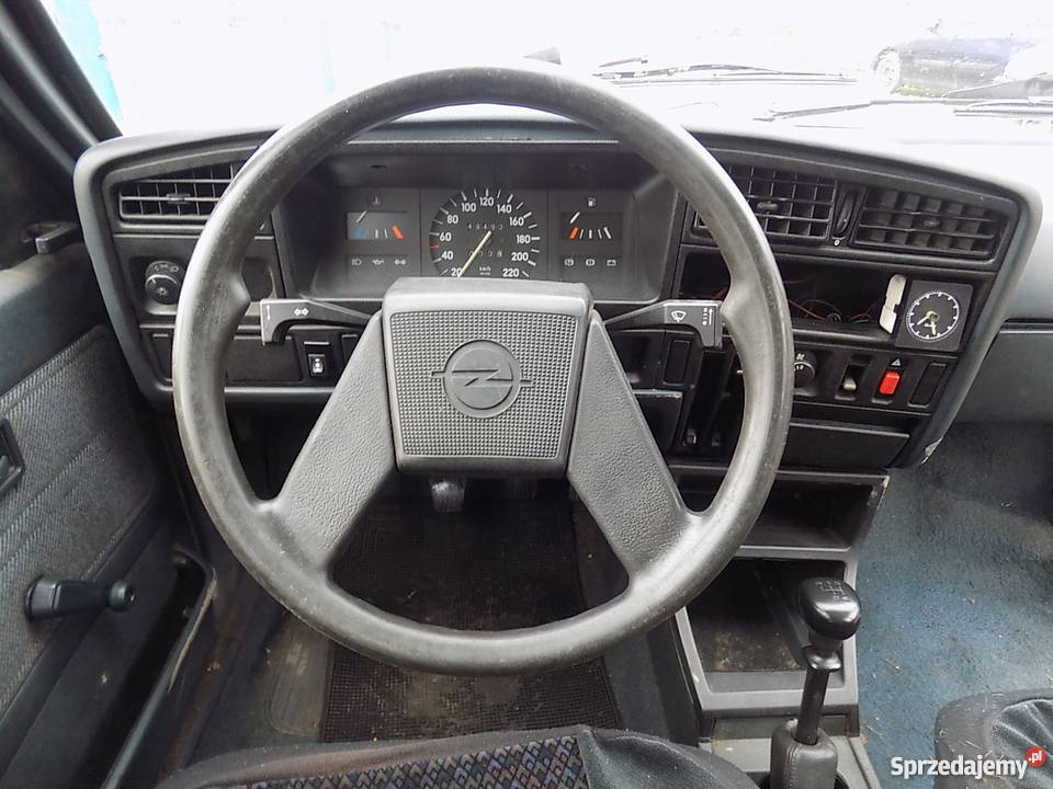 OPEL ASCONA C 8188r ZDERZAKSILNIKMASKA i inne Andrychów