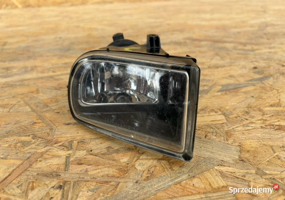 Halogen lewy i prawy do Toyota Avensis T22 lift osobowe Motoryzacja Międzychód