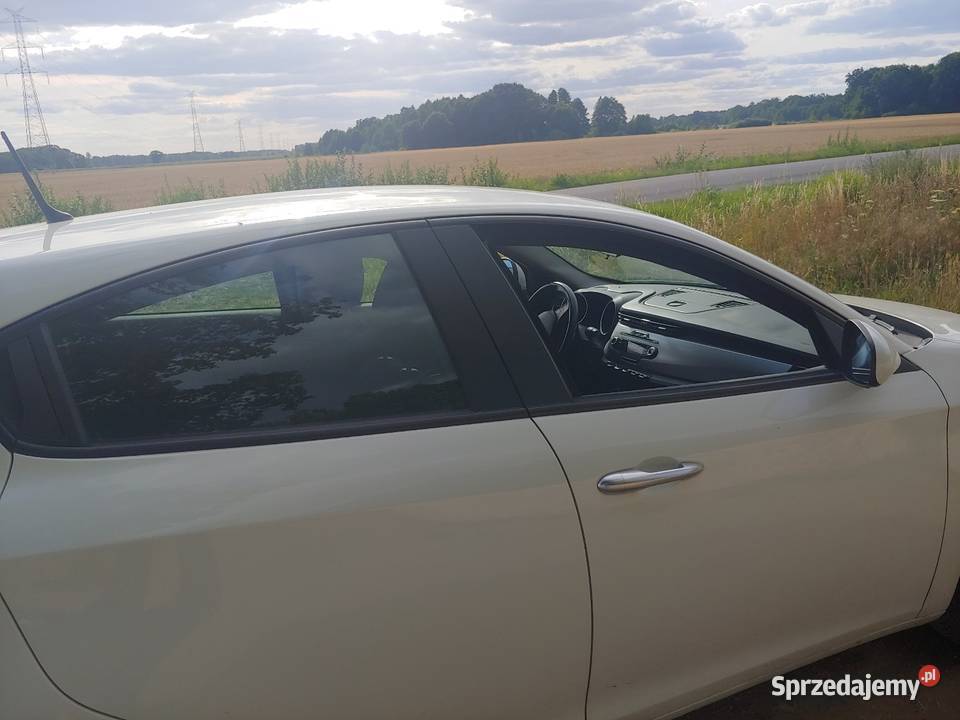 ALFA ROMEO GIULIETTA hatchback 2011 diesel 4/5 Wrocław