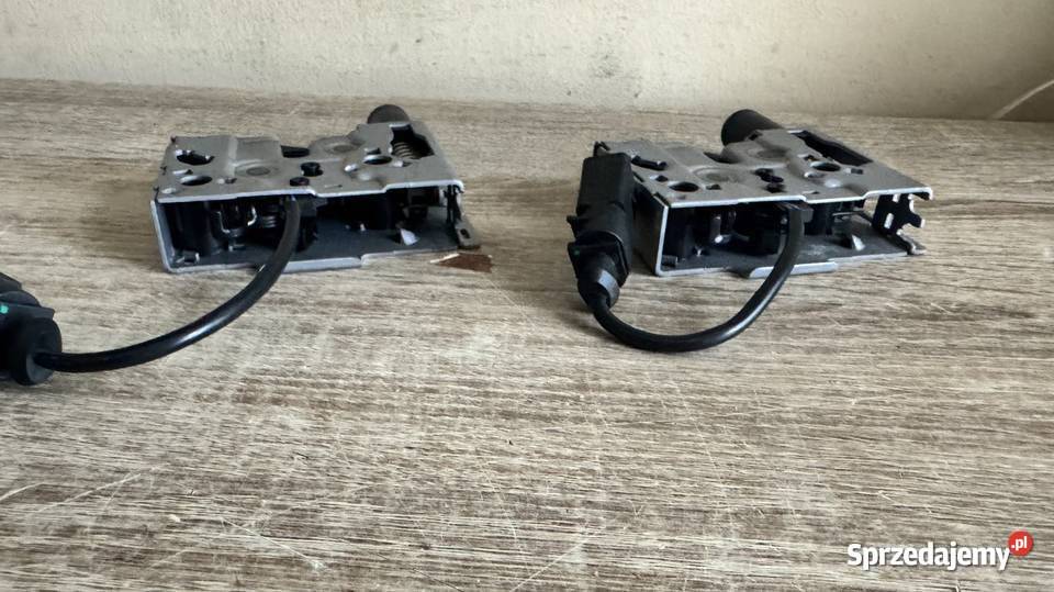 ZAMEK MASKI AUDI A4 B9 A5 F9 8W0823509D