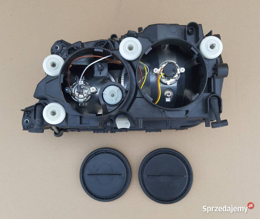 MERCEDES ACTROS MP3 REFLEKTOR PRAWY NOWY