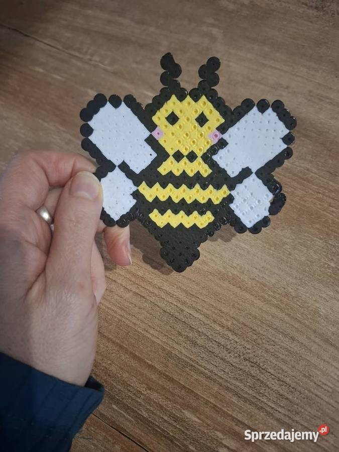 Duża pszczółka z koralików do prasowaniabrelok kujawsko-pomorskie Wąbrzeźno